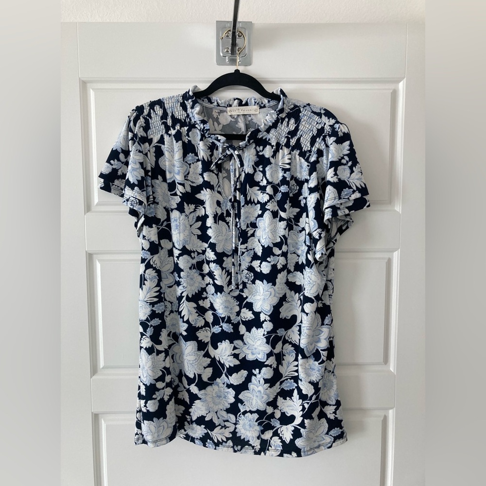 Fair Haven Navy And White Floral Blouse With Flutter Sleeves. Size 2XL